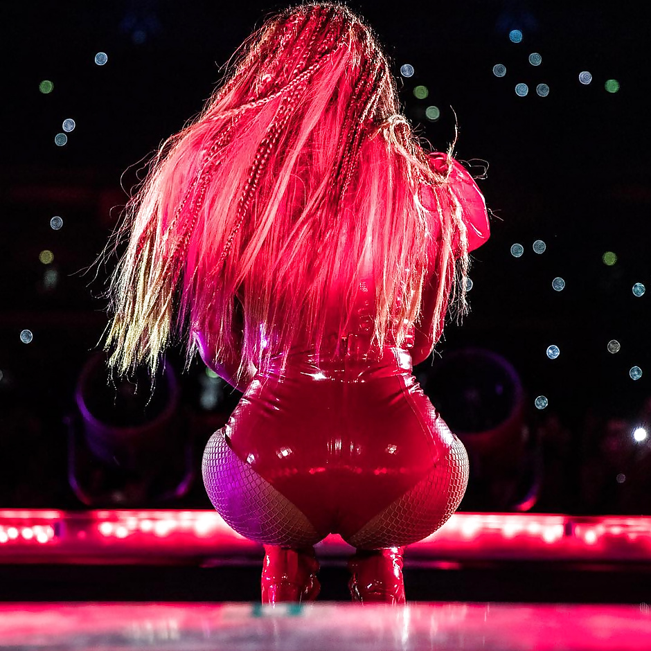 BUSTY BOOTYLICIOUS BEYONCE (33/71)