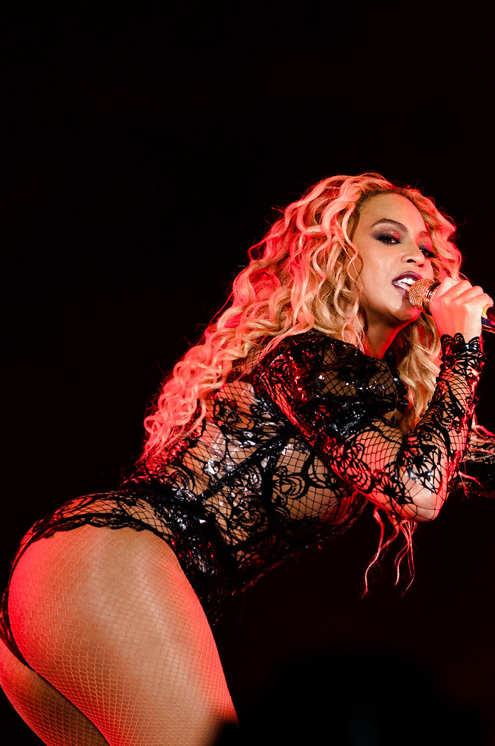 BUSTY BOOTYLICIOUS BEYONCE (19/71)