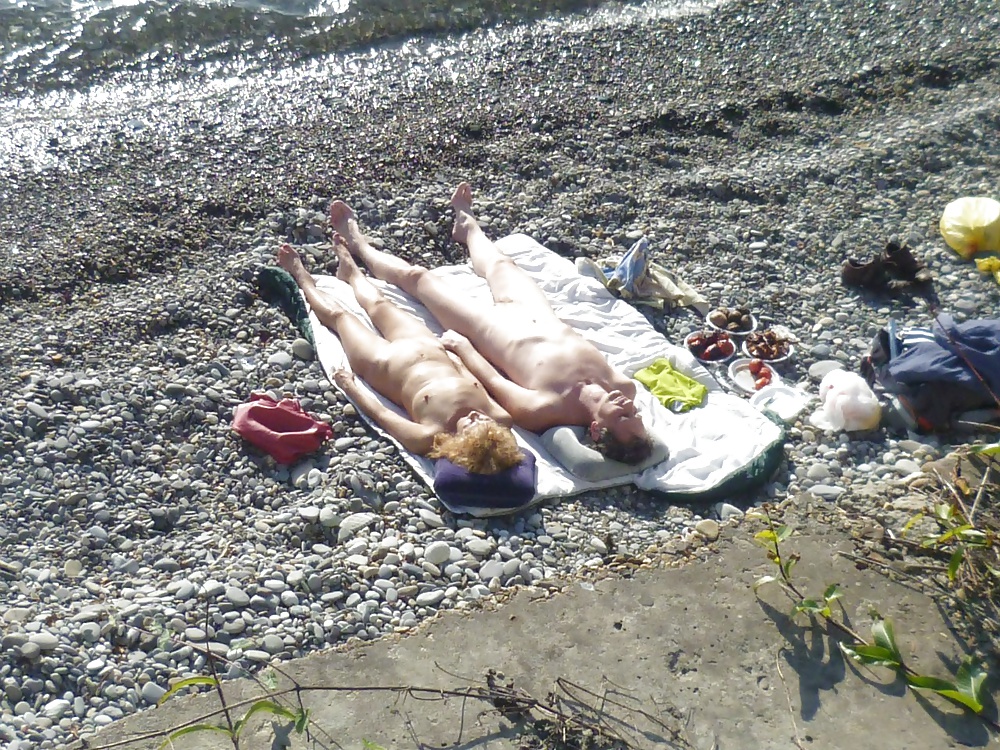 Nudist beach. Voyeur (64/98)