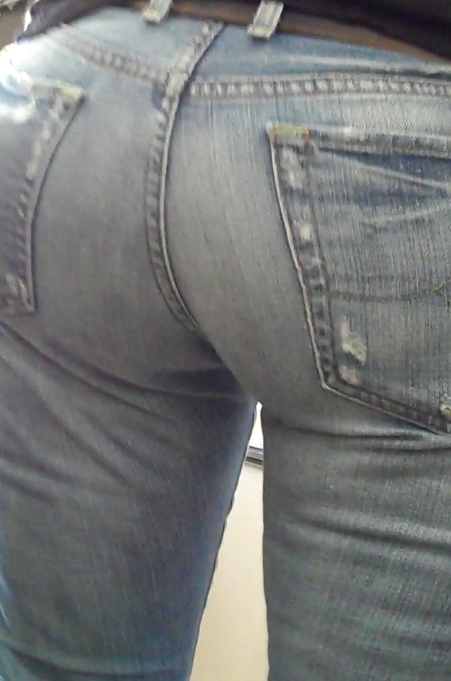 Big round ass & butt in blue jeans (12/24)