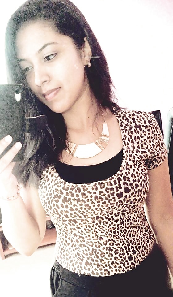 Trying to look sexy in Leopard Print - Indian Girl Style (1/1)