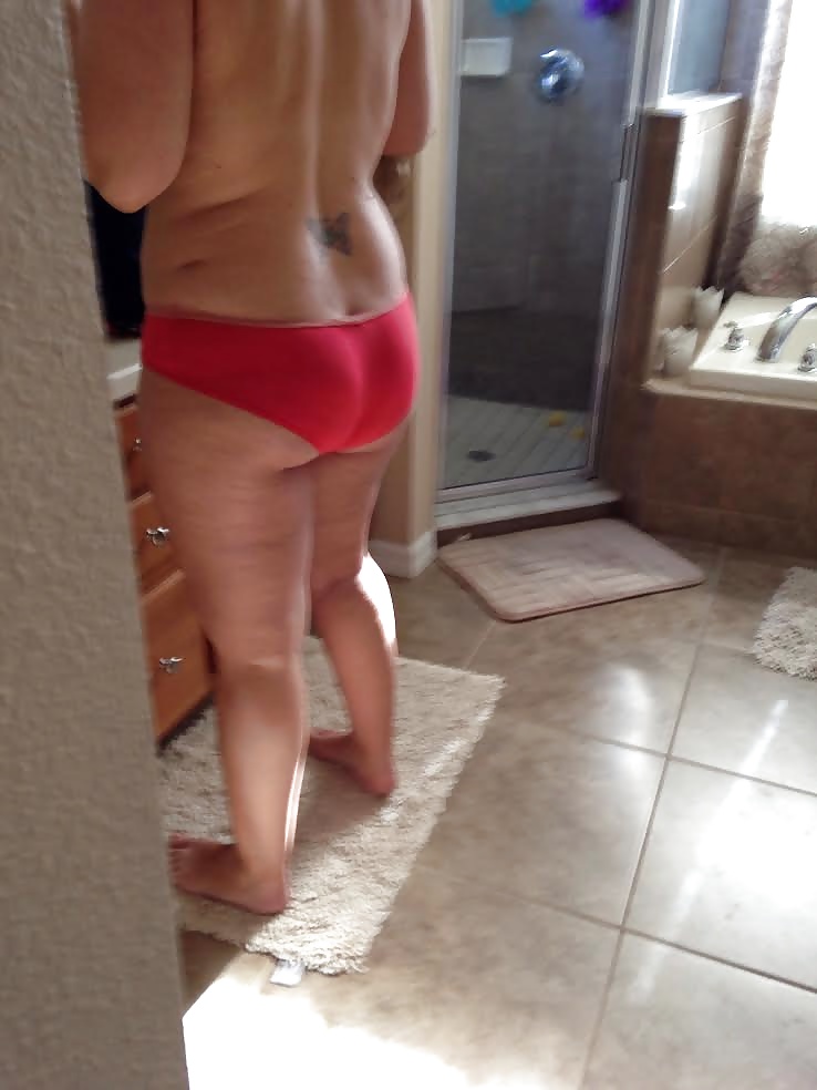PAWG_Mom_Getting_Ready_For_Work (1/7)