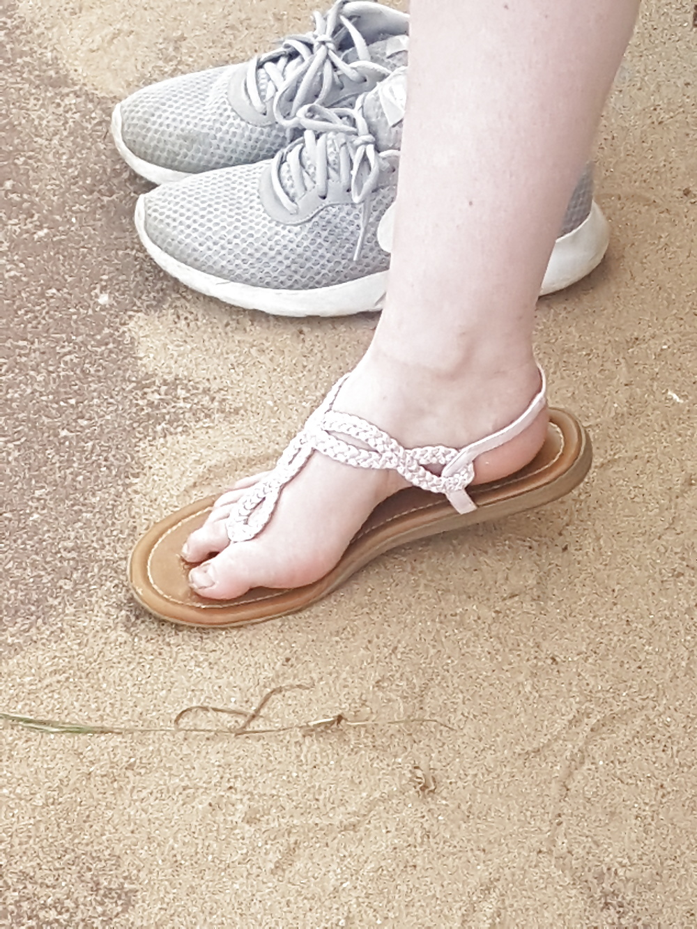 Teen with big tits beach feet  soles  stretch  toes (8/20)