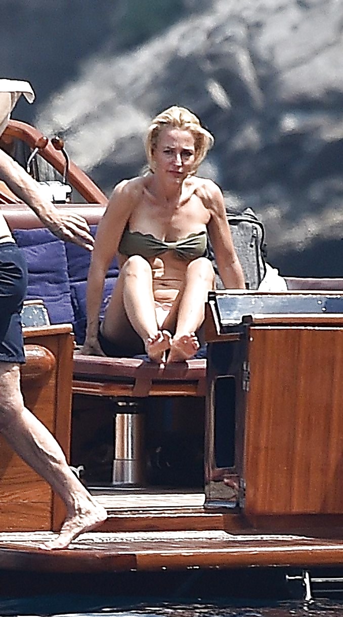Gillian Anderson Bikini in Italy 6-16-17 Pt. 2 (19/48)