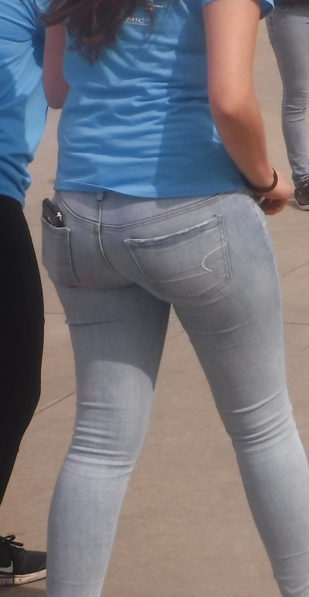 Her teen ass & butt in jeans  (5/23)