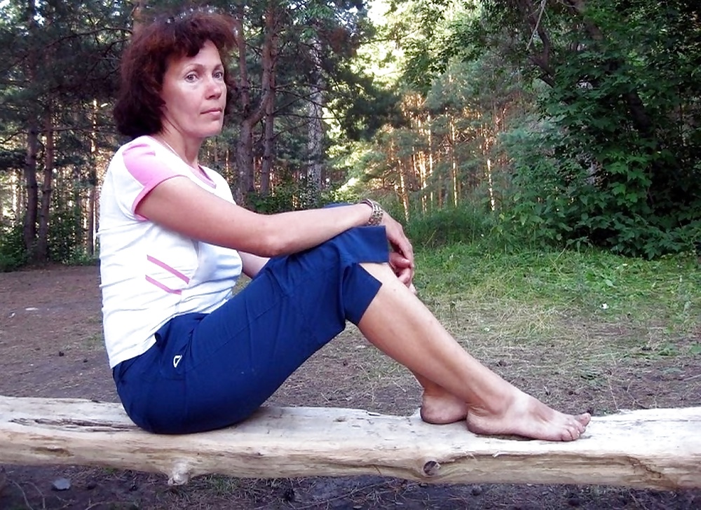barefooted Ukrainian wives (18/51)