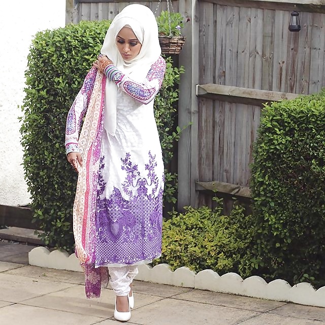 Beautiful Hijabi fashionista Sebina (21/68)