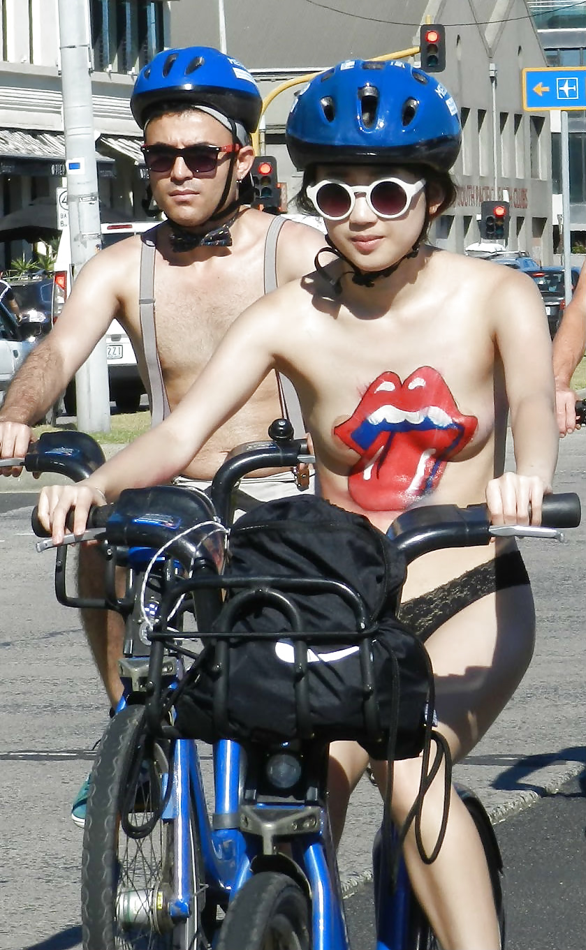 Cute girls at World Naked Bike Ride (19/22)