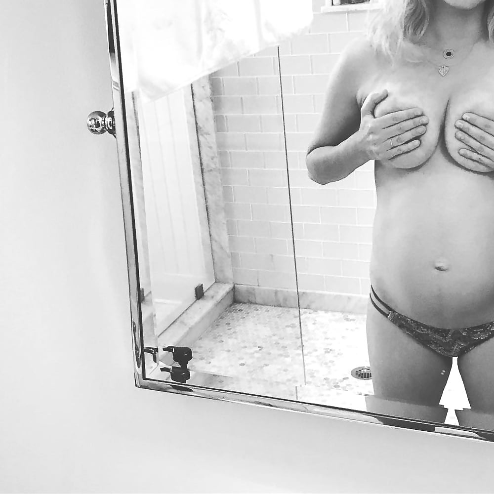Jenny Mollen (IG) pregnant selfie 7-13-17 (1/1)