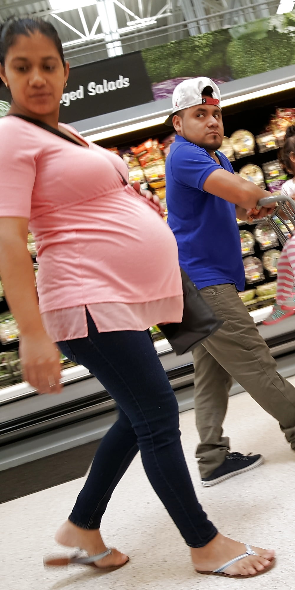 Wal-Mart_Creep_shots_Pregnant_Latina_mom (7/14)