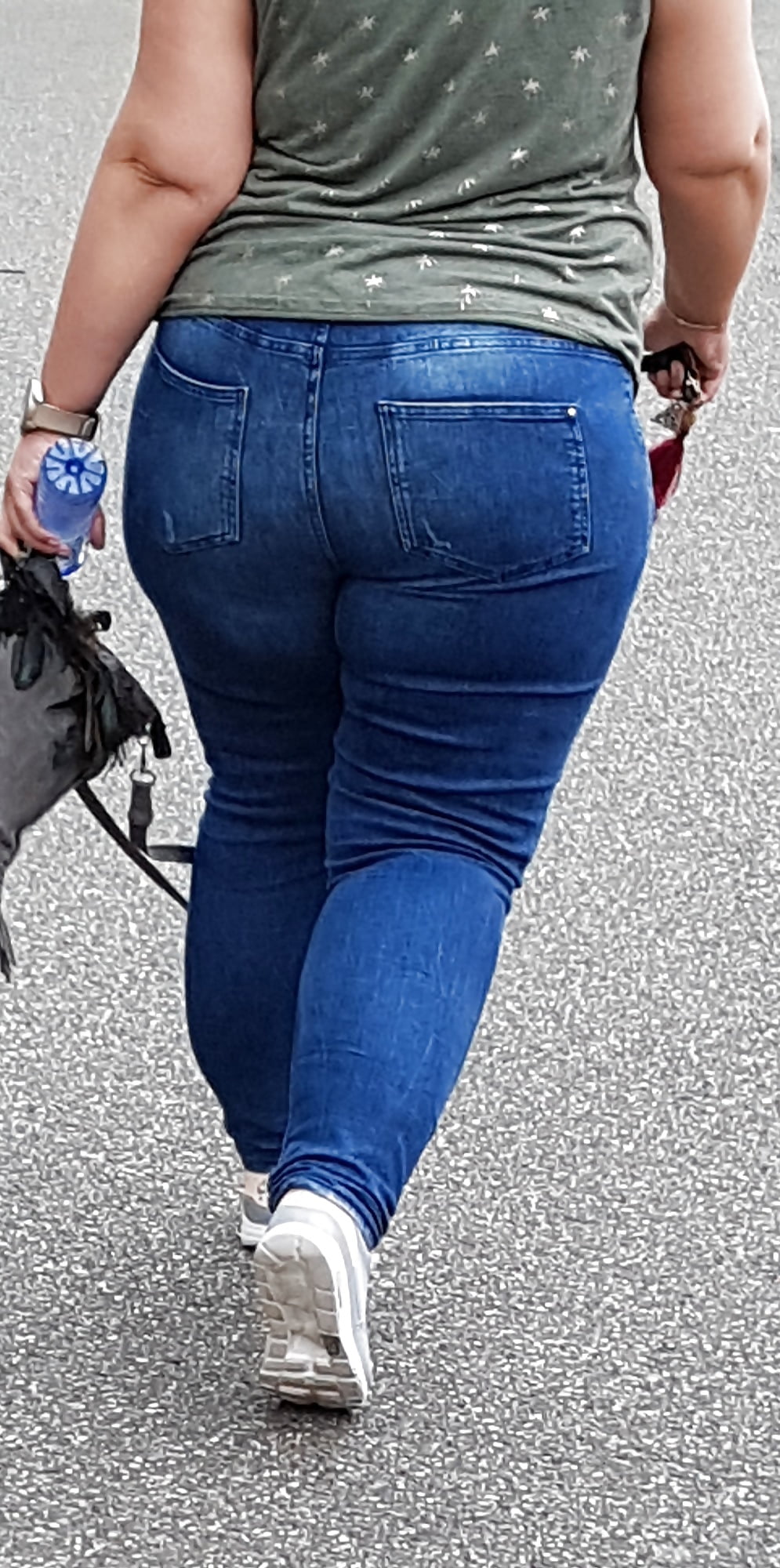 Bbw_milf_with_thick_legs_and_butt_in_tight_jeans (24/34)