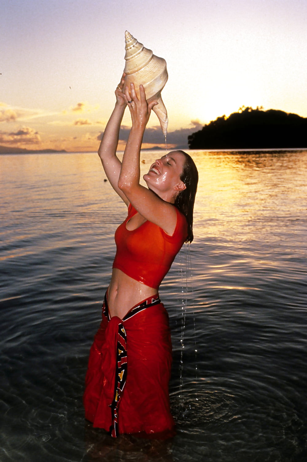 Gillian Anderson Jadran Lazic Hawaii Photoshoot 1996  (4/32)