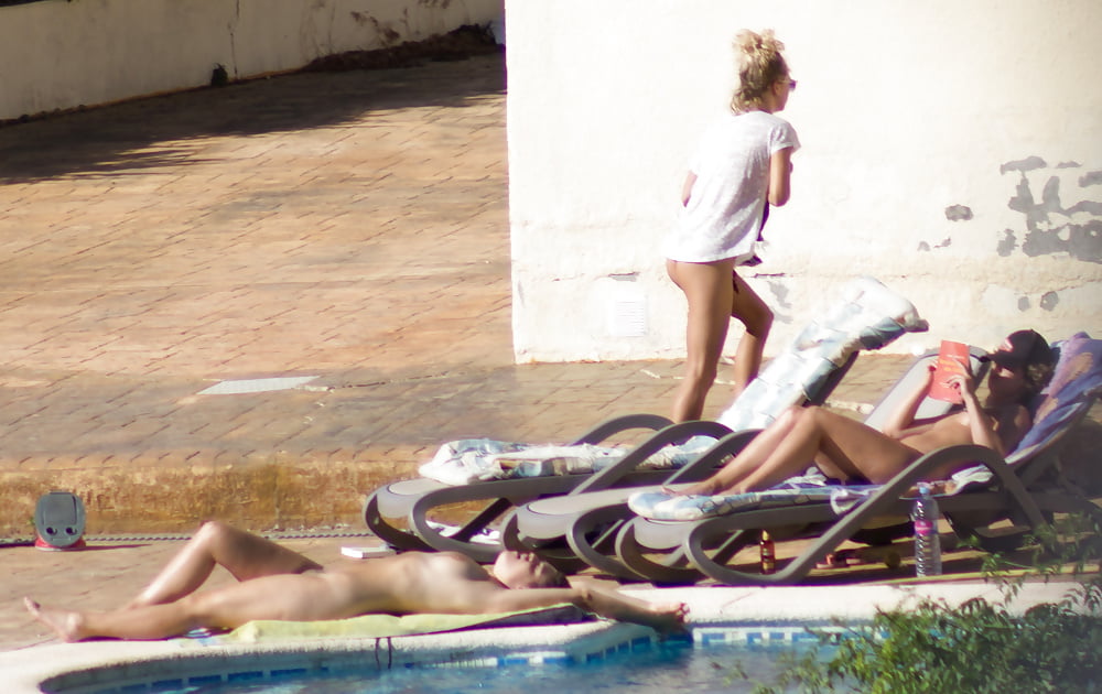 Holiday Nudist Pool Girls (48/86)
