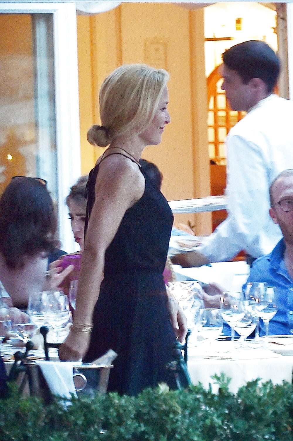 Gillian Anderson Pokies in Portofino July '17 (3/3)