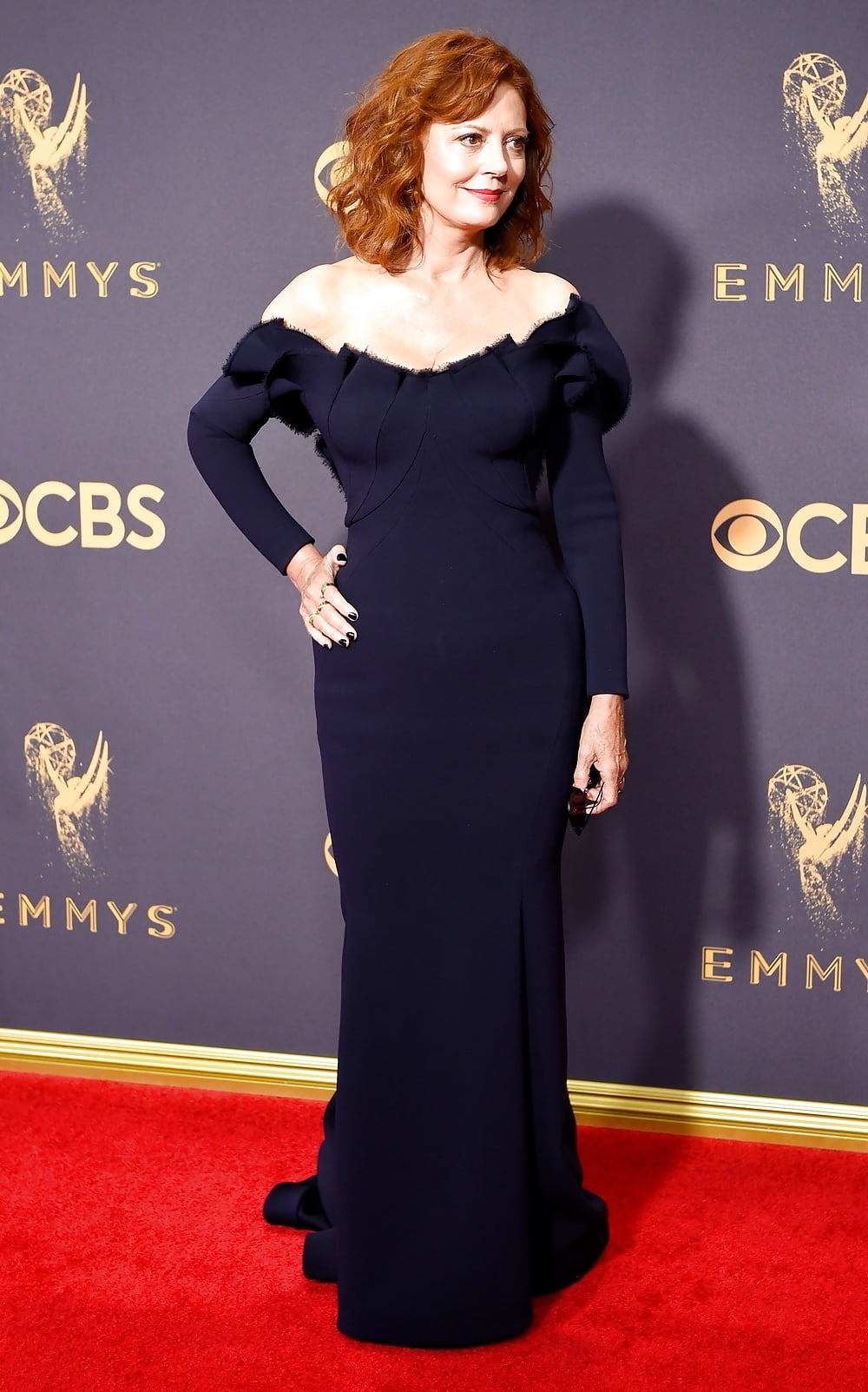 GILF_Susan_Sarandon_Primetime_Emmy_Awards_9-17-17 (22/31)
