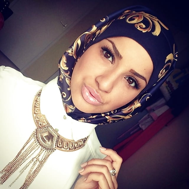 Sexy Muslim Hijabi Beurette Arab Moroccan Paki Sluts (6/31)