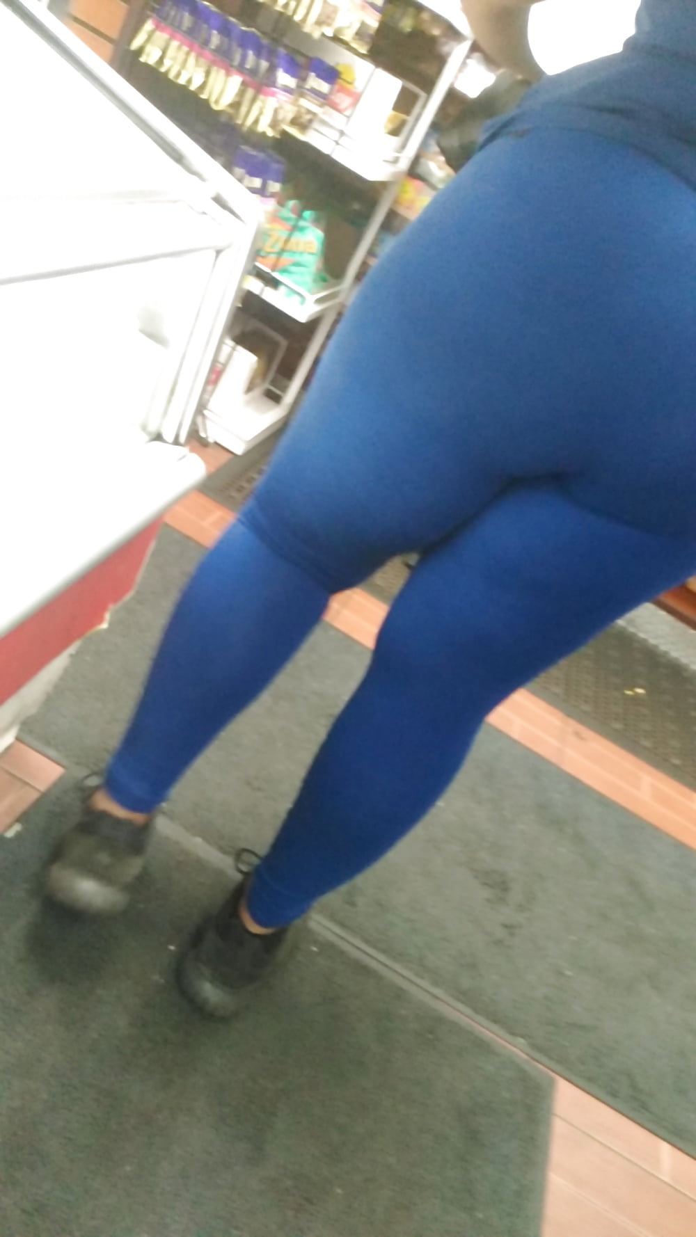 Big ass butt in blue spandex outfit (8/9)