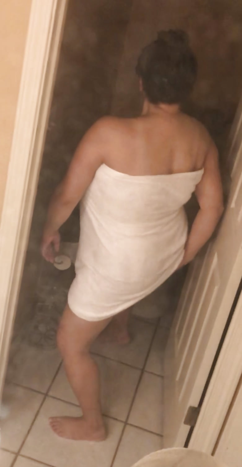 Sister in Law Shower Non Nude (18/31)