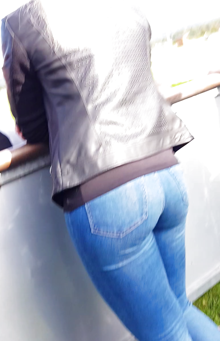 Candid Hot Jeans ass (1/9)