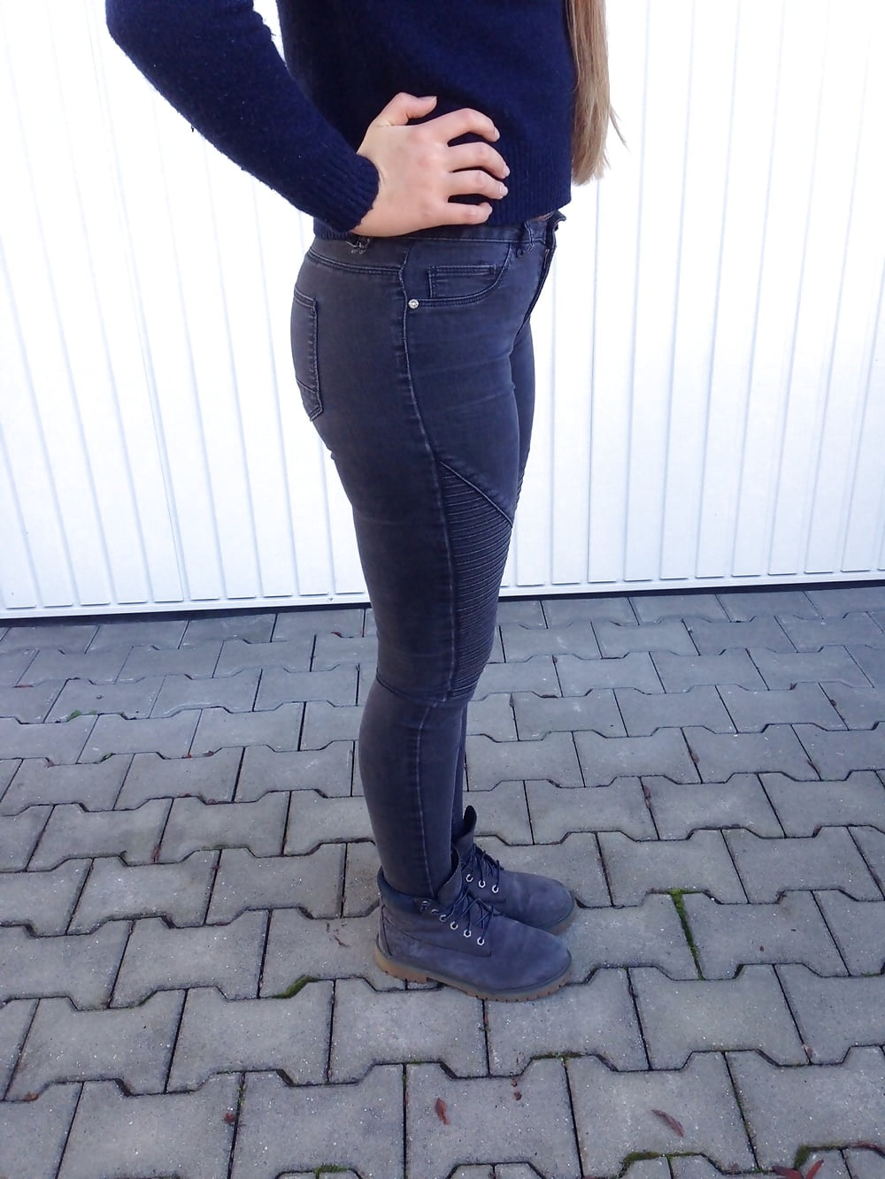 german girl in hot leggings annamaria (5/15)