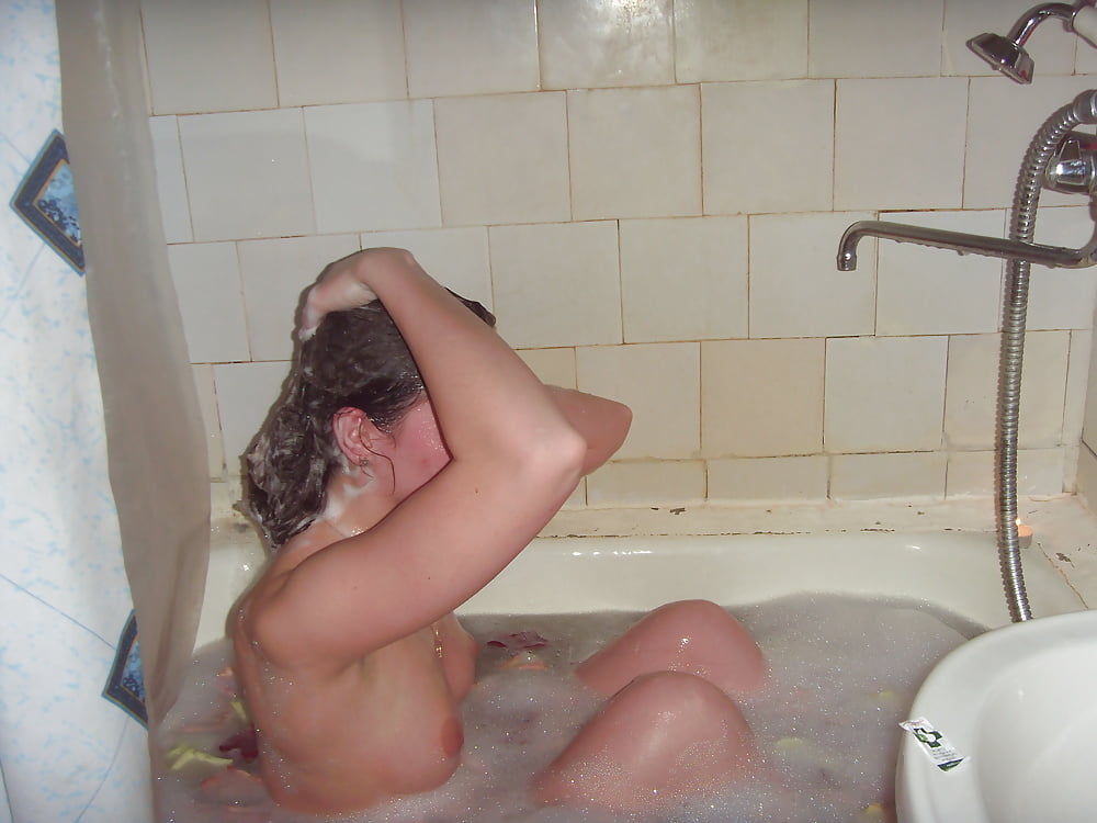 Women in the Bath (17/92)