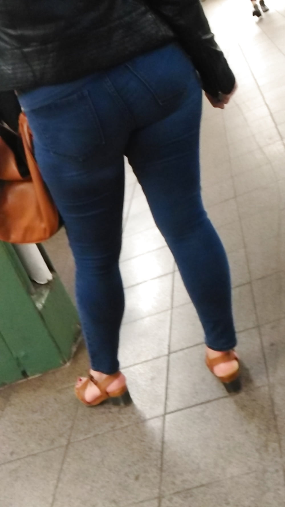 Thyck white girl booty meat tight jeans, pt.3 (3/4)