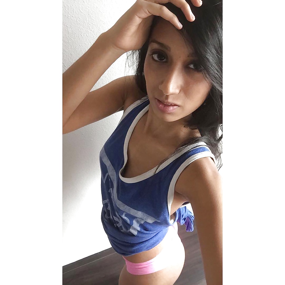 Indian_Teen_SexyLegs (3/13)