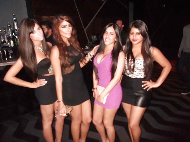 Which_Sexy_Indian_Sluts_need_Cock (9/15)