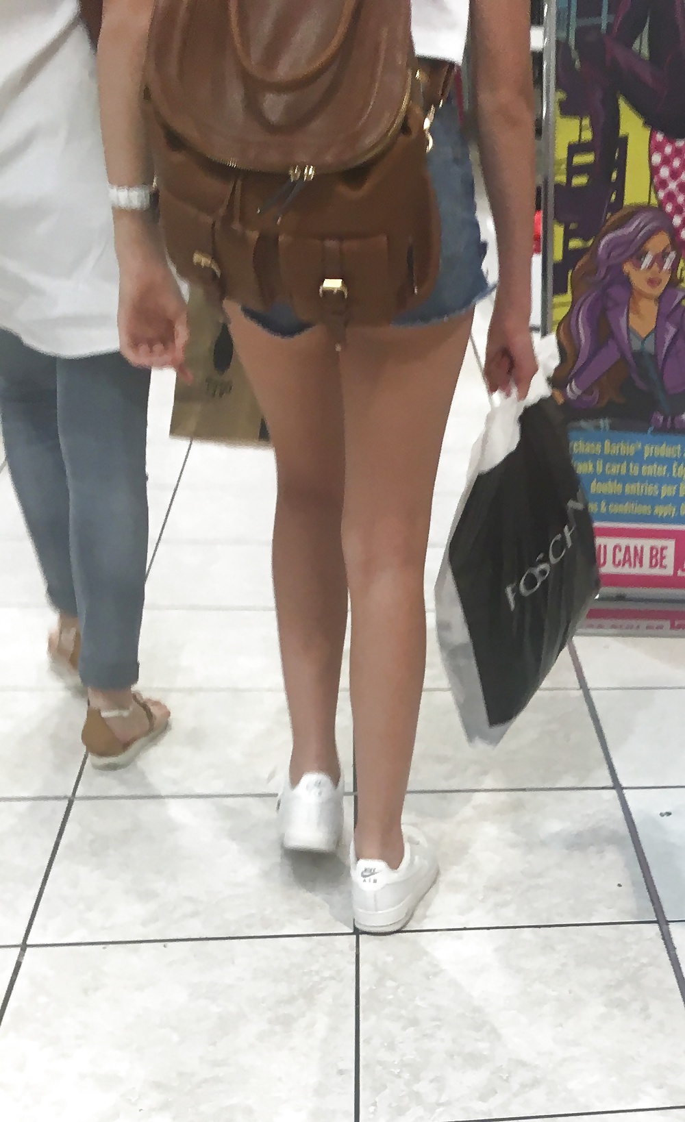 An OMG hot mall teen! Wow, just wow :) (7/28)