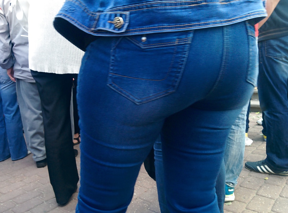  Big Ass in jeans (1/10)