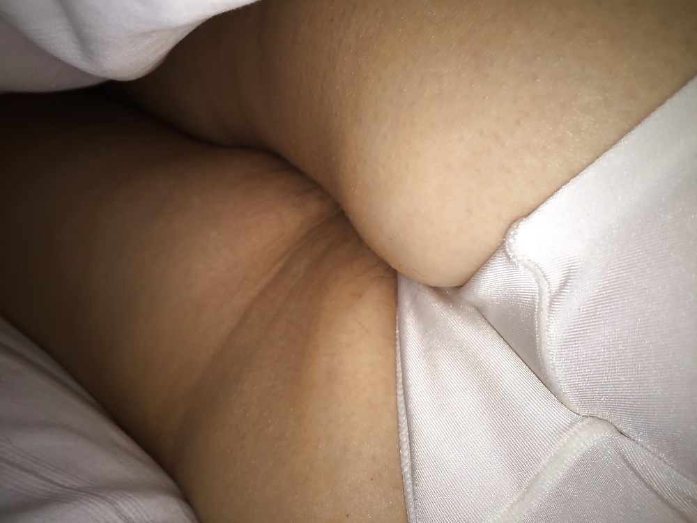Wife's resting unaware dreaming hairy ass and panties (22/23)
