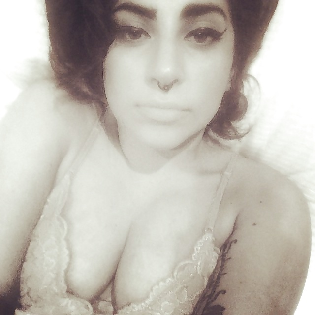 Gaga pics with & without makeup  (16/25)