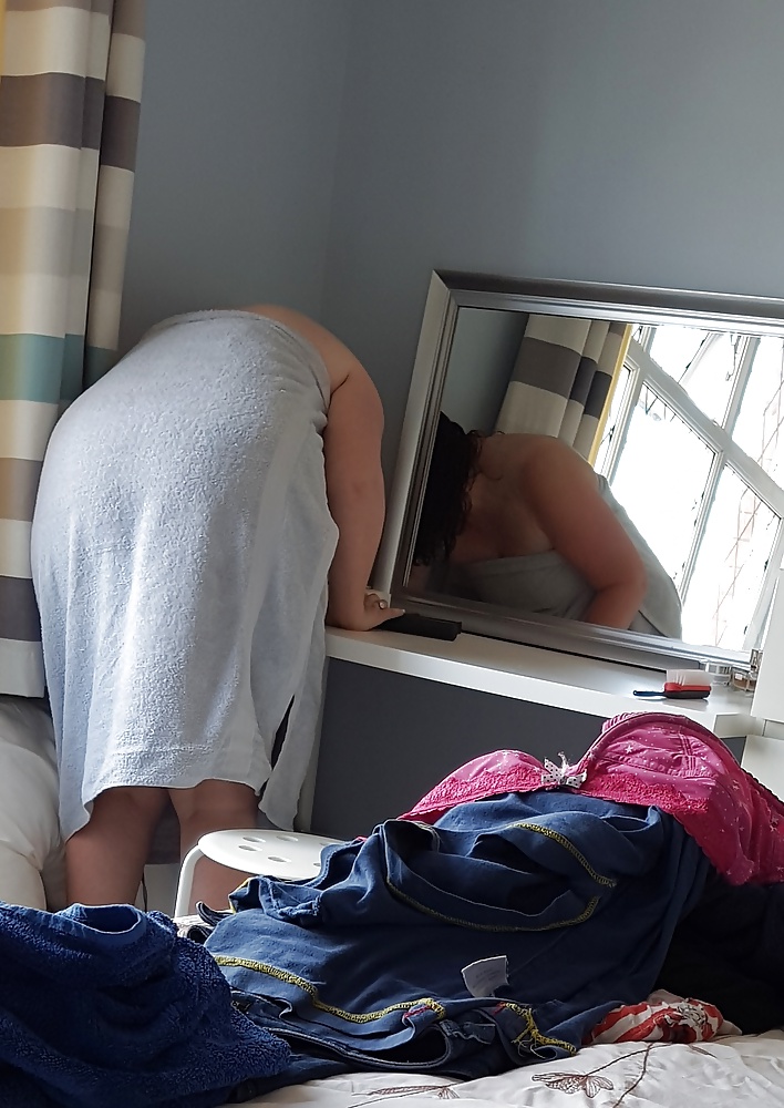 Wife getting ready for night out today - unaware spy shots (13/37)
