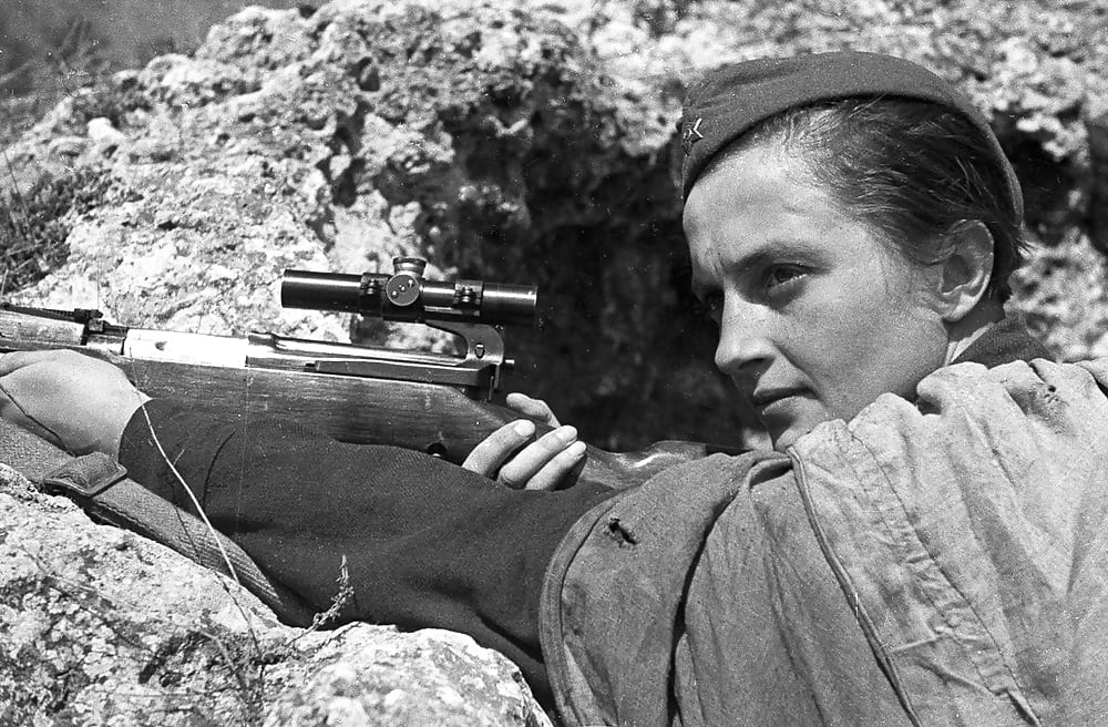 Female_Soviet_Snipers_-_Lyudmila_Pavlichenko (8/31)