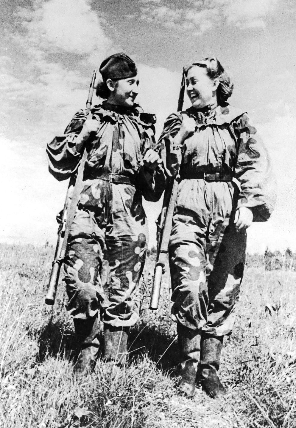 Female_Soviet_Snipers_-_Lyudmila_Pavlichenko (4/31)