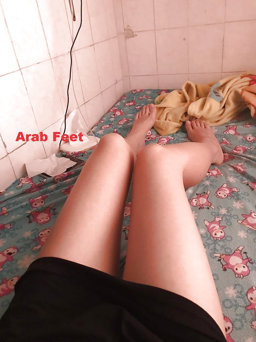  Arab Girls Sluts Feet To Workship Lick Smeel And Fuck (3/14)