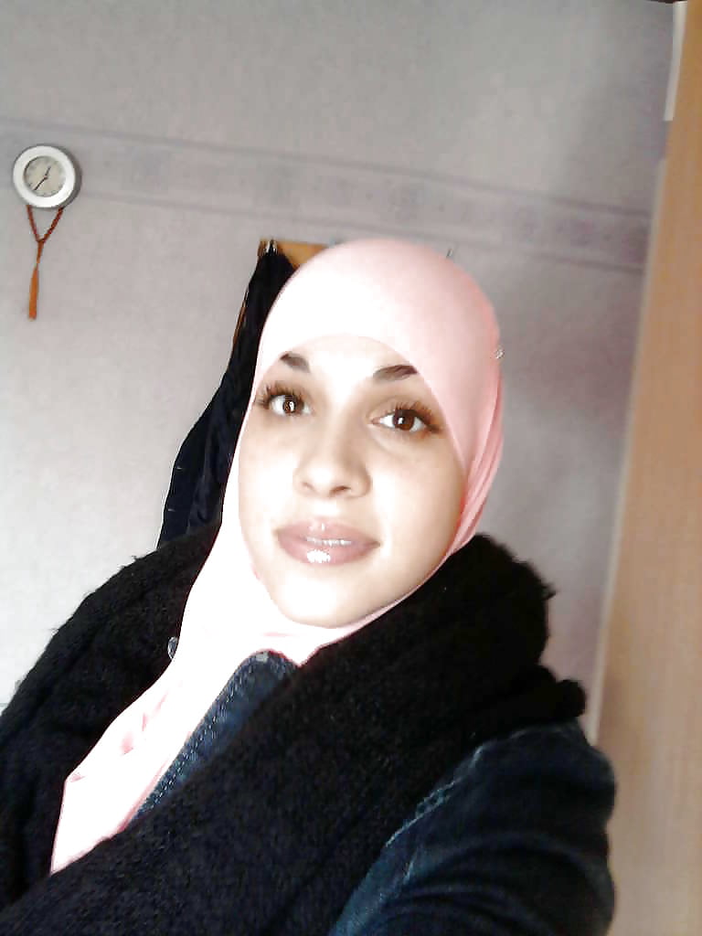 Teen hijab pussy (2/2)