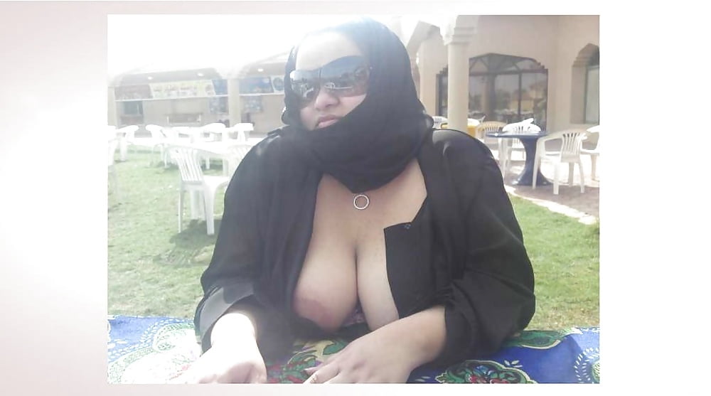 Saudi_ksa_arab_hijab_bbw_public_voyeur_boobs (1/23)
