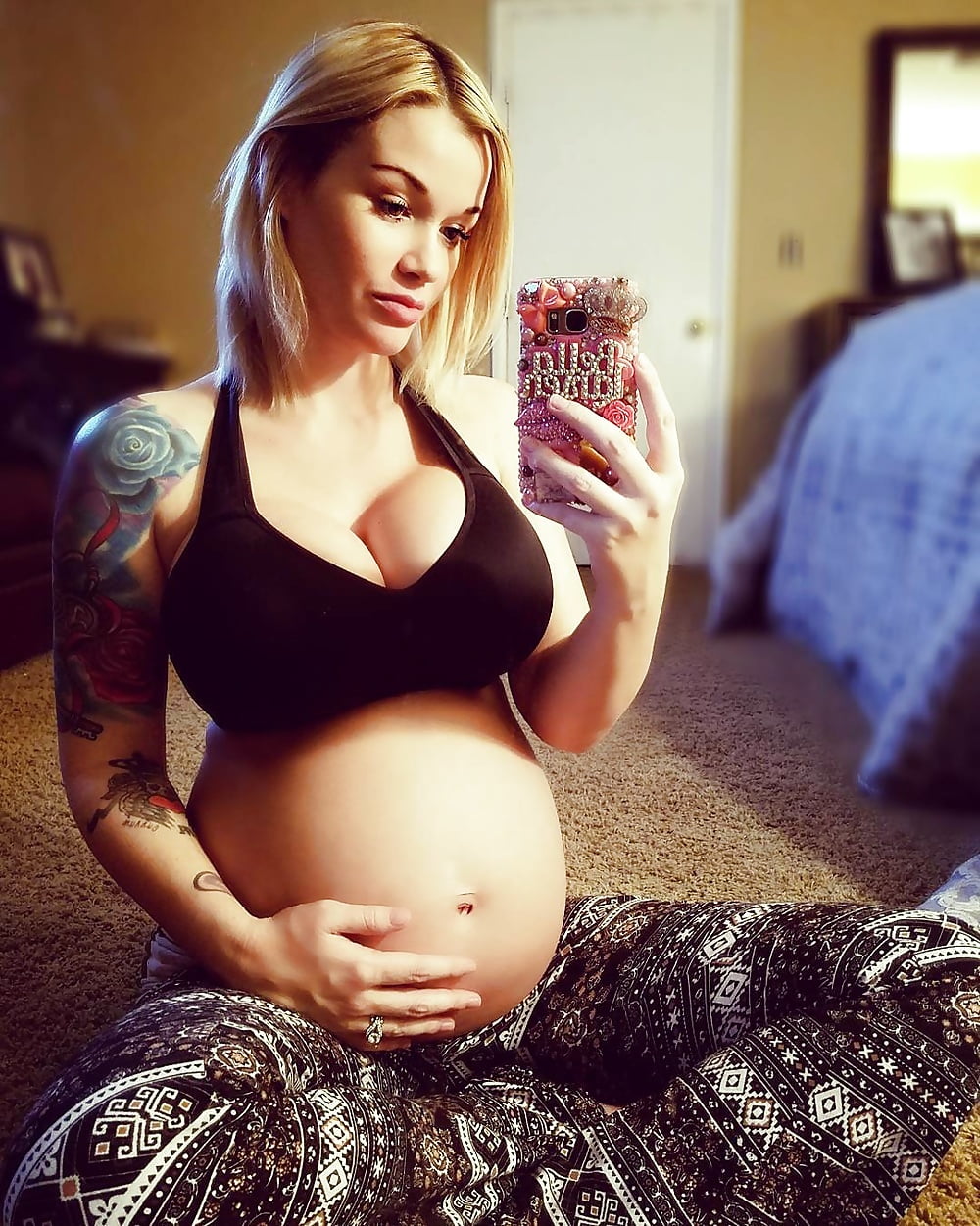Pregnant_very_fit_sports_milf (4/11)