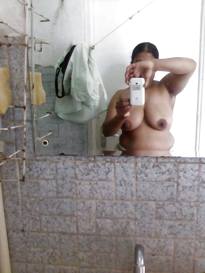 Srilankan_Hema_Aunty_Bathroom_Nude_Selfie_Leaked_2016 (3/5)