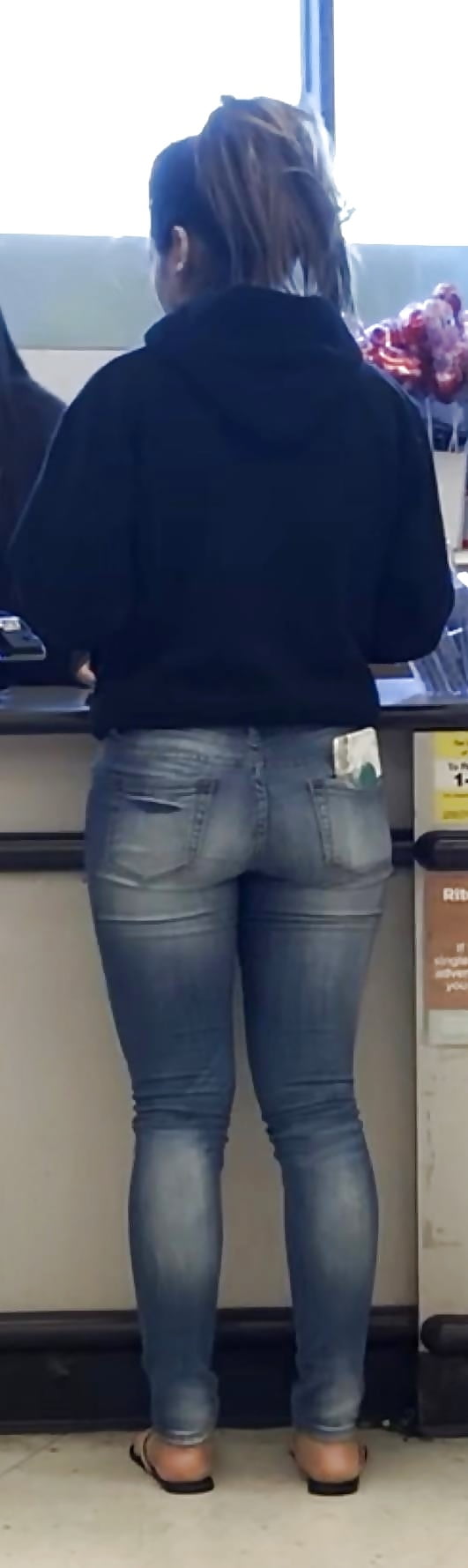 She_caught_me_taking_pics_of_her_nice_ass_in_jeans (1/6)