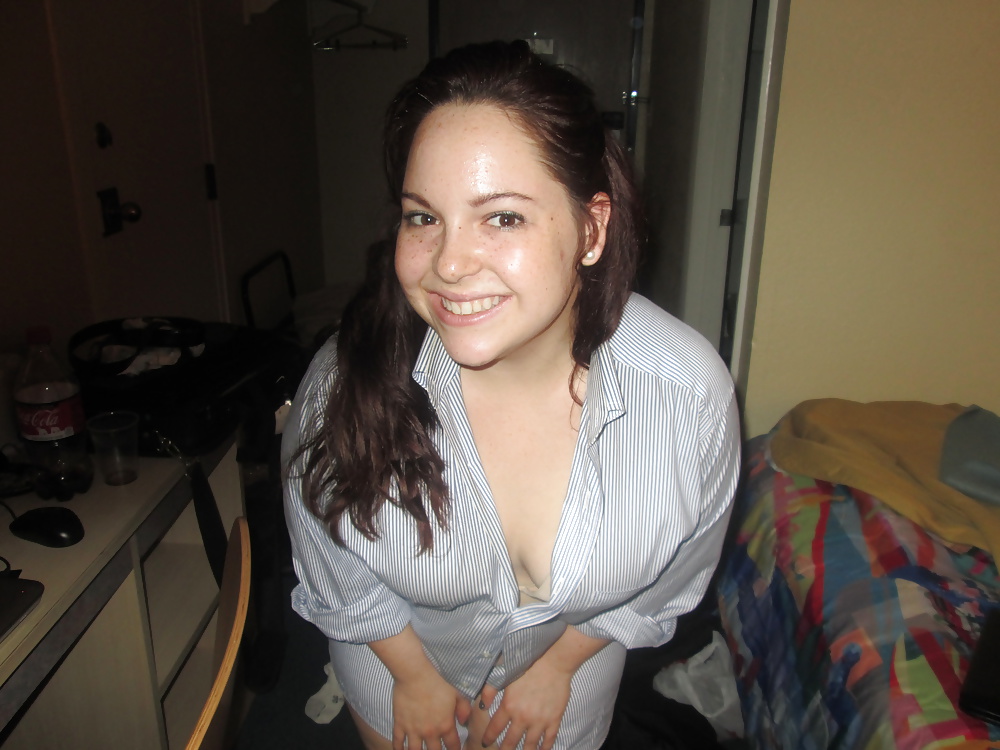 Hot Chubby Girl in a Man's Shirt Nude and Masturbating (24/50)