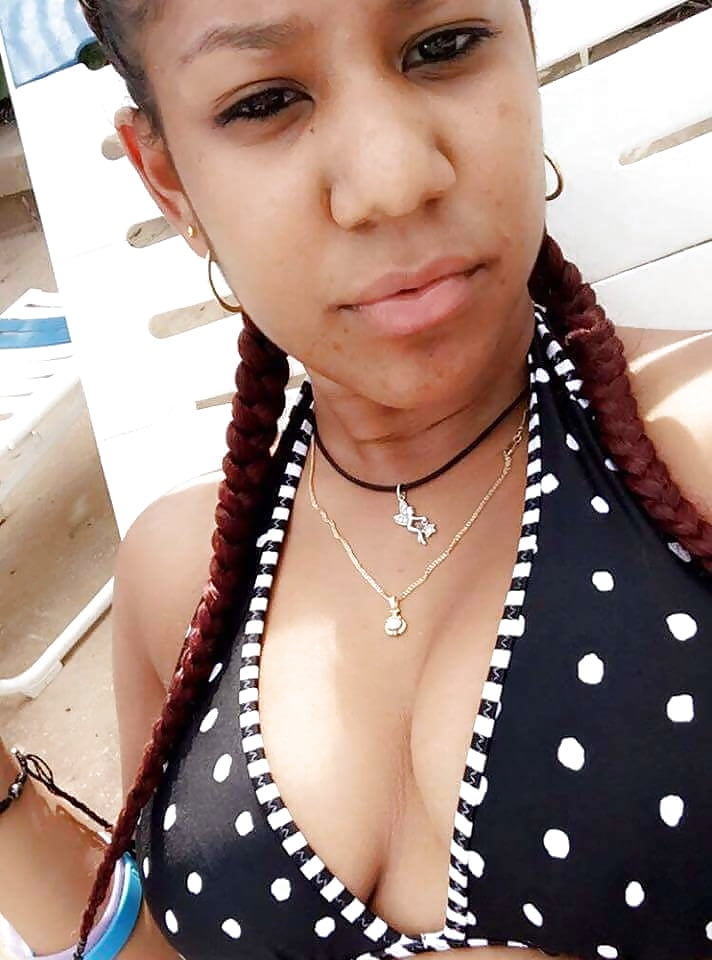 Busty Dominican Teen cleavage (1/5)