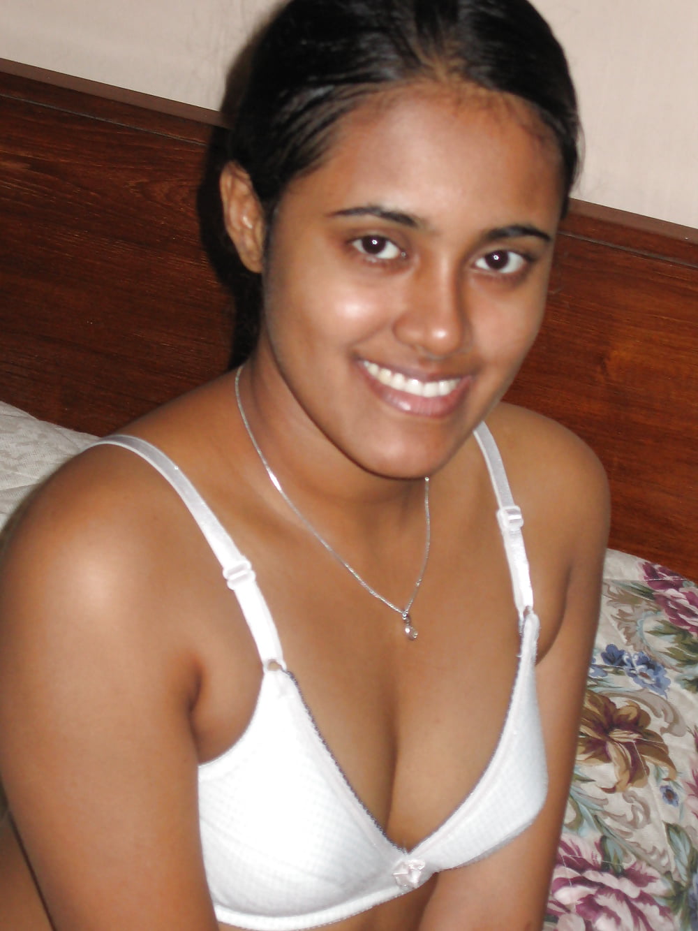 indian whore exposed nude (6/32)