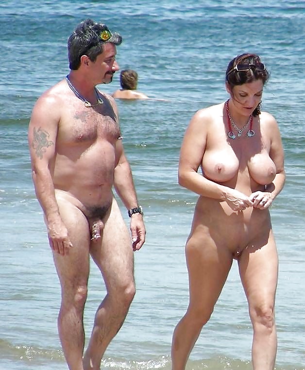 Amateur  big boobs mature and granny couple nude (21/23)