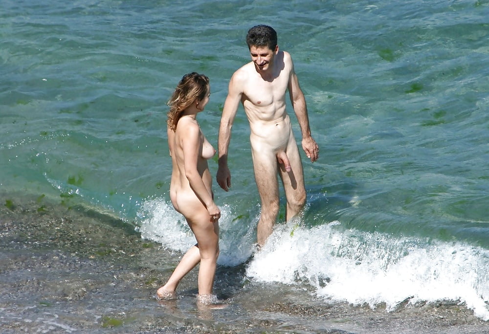Sexy nudist naked babes and cocks on the beach (20/40)