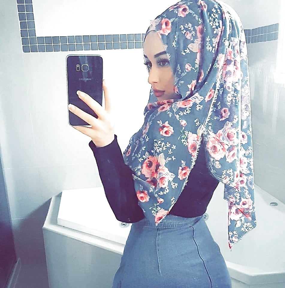 Arab Hijab Big Booty Babe Muslim Chick (3/54)