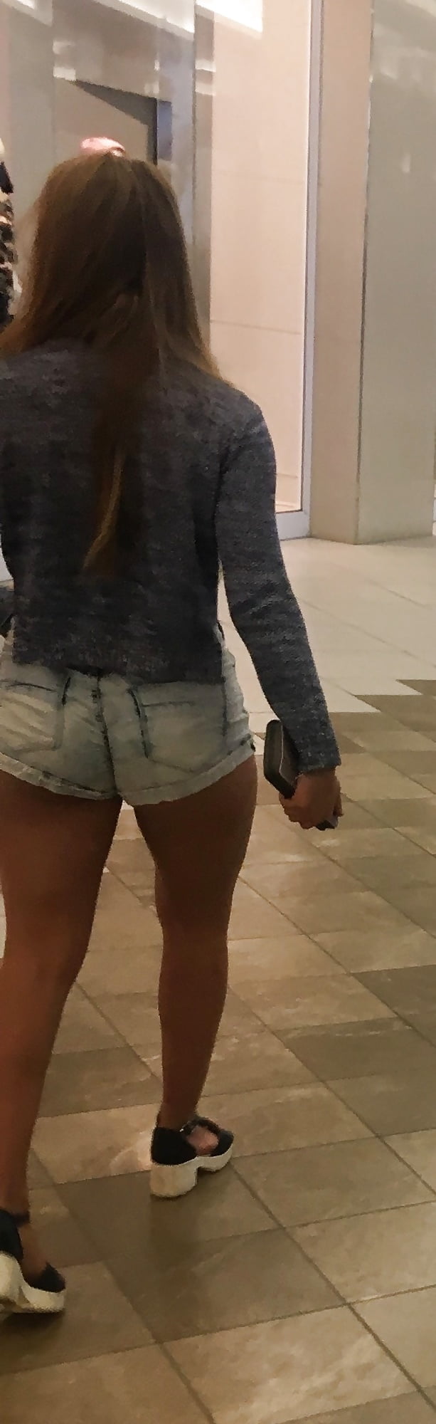 Lovely teen mall slut in tiny shorts (17/22)