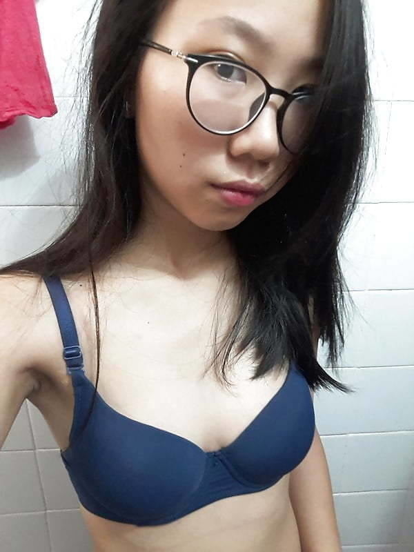 Young_Chinese_slut_takes_selfied_to_make_foreigner_cocks_har (10/10)