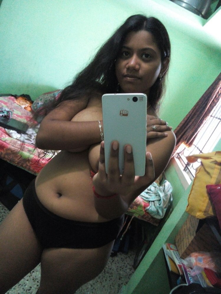 indian teen exposes nude selfie (23/29)